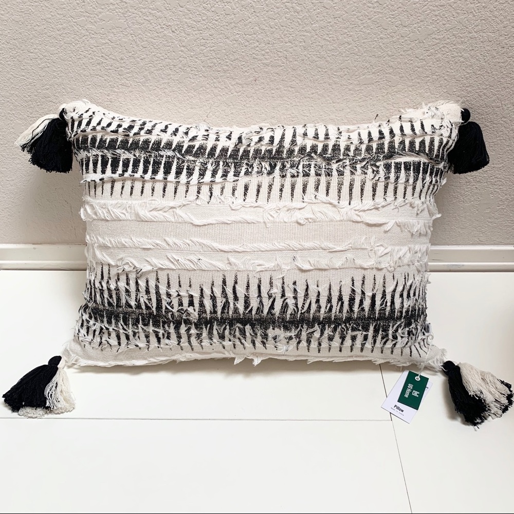 Large tassel black print pillow